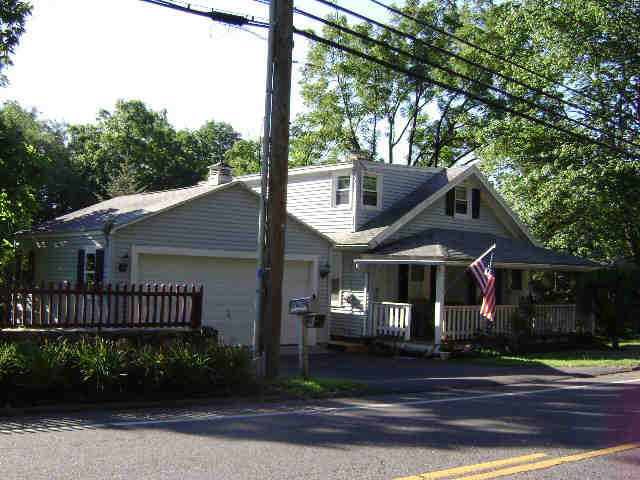 Building photograph for 8 MAIN ST N